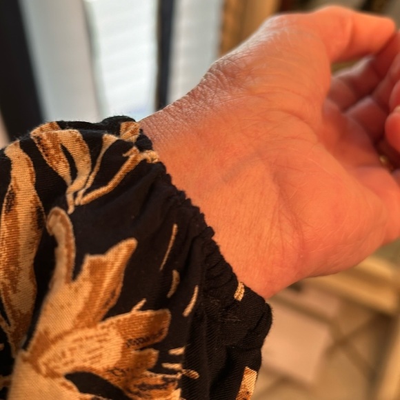 Lightweight Tunic Style Top - Picture 13 of 13